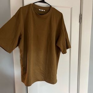 Uniqlo t shirt.